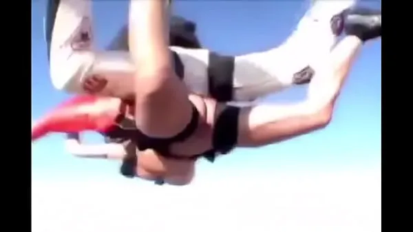 HD Funny nude girl parachutisme méga Tube