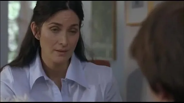 HD Carrie Anne Moss is fucked by guy who got tempted by her boobs Tiub mega