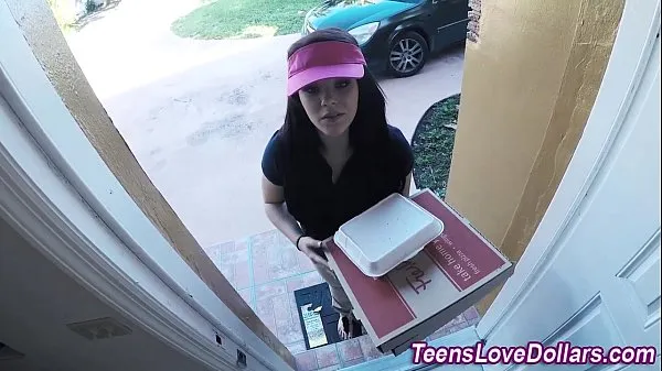 HD Real pizza delivery teen fucked and jizz faced for tip in hd میگا ٹیوب