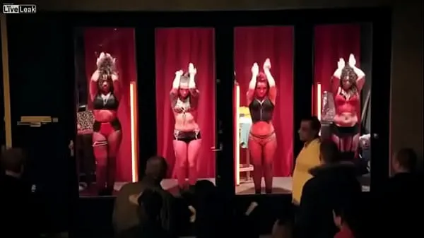 HD Redlight Amsterdam - De Wallen - Prostitutes Sexy Girls میگا ٹیوب
