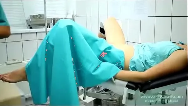 HD beautiful girl on a gynecological chair (33 mega cső