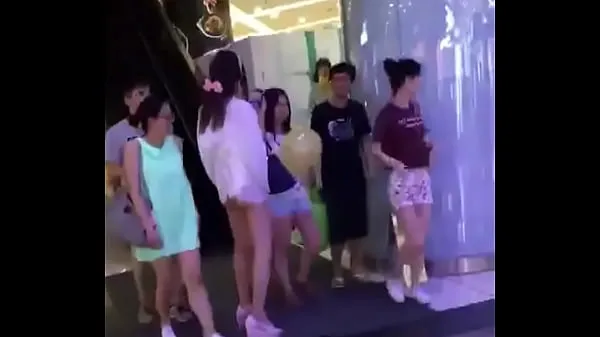 HD Asian Girl in China Taking out Tampon in Public mega cső