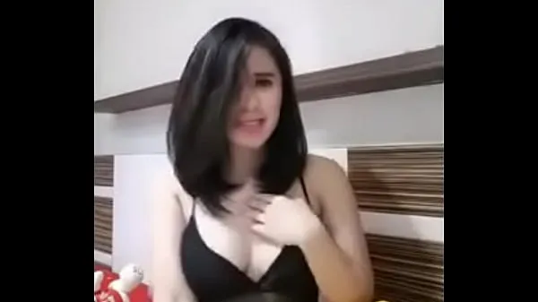 HD Indonesian Bigo Live Shows off Smooth Tits 메가 튜브