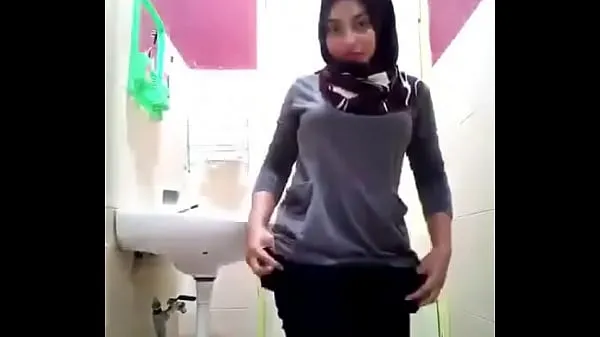 HD Aunt hijab masturbates in hot bathroom megaputki