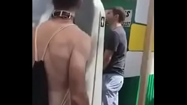 HD d. piss at public toilet megabuis