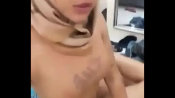 HD Muslim Indonesian Shemale get fucked by lucky guy megabuis