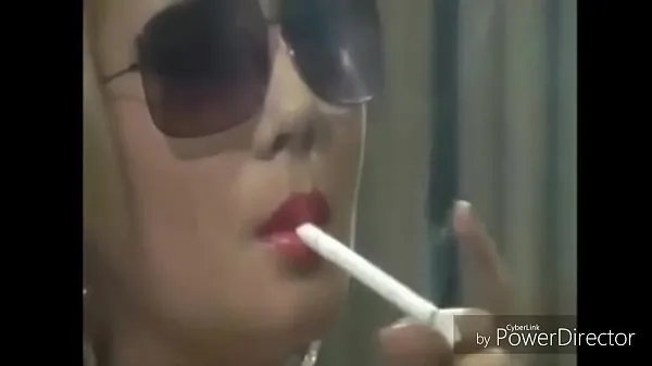 HD These chicks love holding cigs in thier mouths ميجا تيوب
