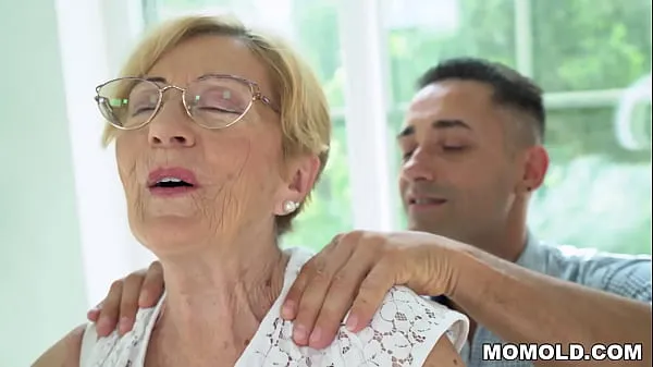HD Kinky Old Chubby GILF Malya has a lucky day, gets to hop on a young dong ống lớn