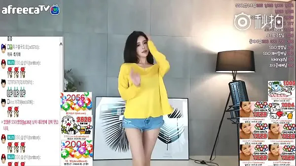 HD Yi Suwan's big-chested T-shirt can't cover it, and she wears hot pants sexy and seductive dance live broadcast public account [喵贴 ống lớn