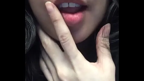 HD Close up lip teasing mega trubica