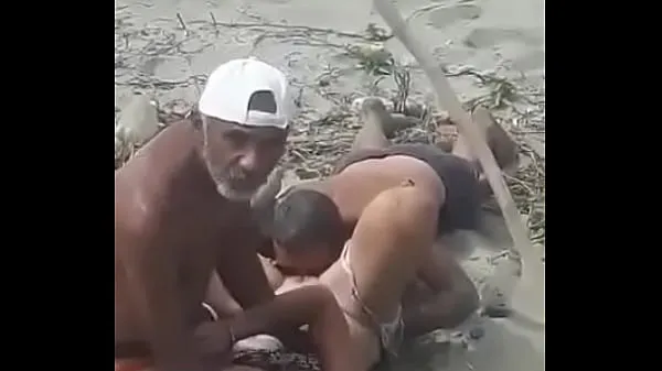 HD Caught on the beach ống lớn