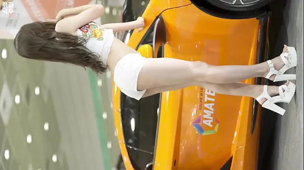 हद Public account [喵贴] Korean auto show temperament white shorts car model sexy temptation मेगा तुबे