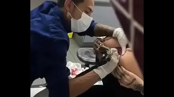 HD Женщина татуирует ее задницу ссылка полное видео мегатрубка