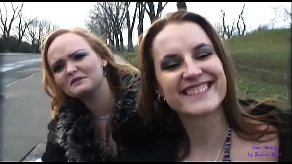 HD Two friends are waiting for the bus and one of them accepts some money to fuck in the woods mega Tüp