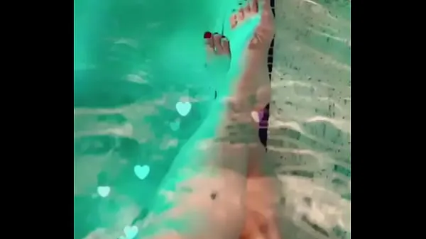 HD Sexy Native Feet In Swimming Pool tabung mega