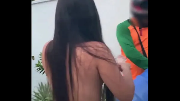 HD Naughty wife received the water delivery boy totally naked at her door Pipa Beach (RN) Luana Kazaki 메가 튜브