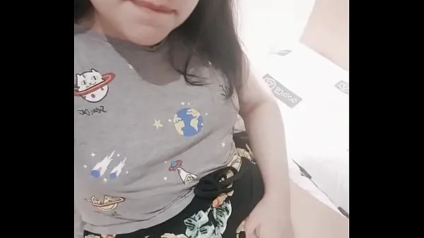 HD Cute petite girl records a video masturbating - Hana Lily tabung mega