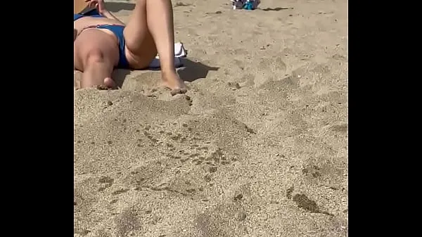 HD Public flashing pussy on the beach for strangers 메가 튜브