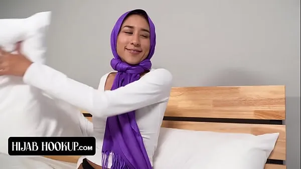 HD Horny Perv Peeps On Beauty Babe In Hijab Vanessa Vox mega tuba