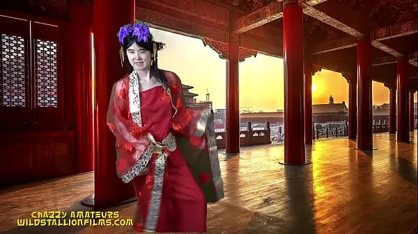 HD Linda princesa chinesa fala fluentemente o mandarim enquanto mostra o palácio imperial megatubo