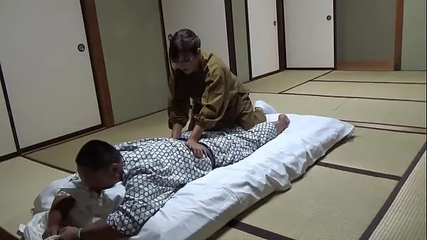 HD Seducing a Waitress Who Came to Lay Out a Futon at a Hot Spring Inn and Had Sex With Her! The Whole Thing Was Secretly Caught on Camera in the Room megabuis