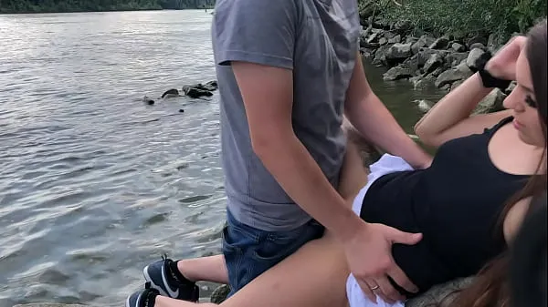 HD Ultimate Outdoor Action at the Danube with Cumshot mega cső