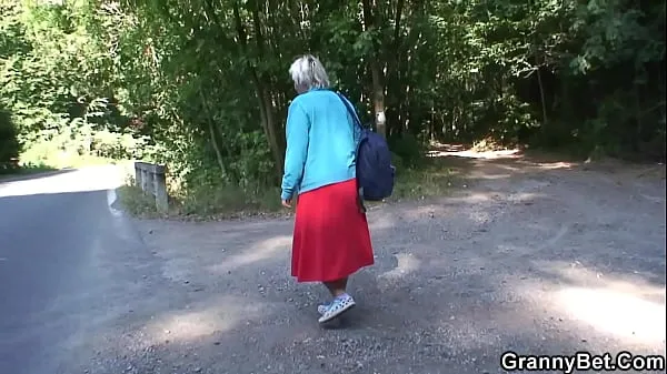 HD He bangs very old mature woman from behind mega tuba