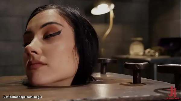 HD Skinny beauty bound and fucked ống lớn