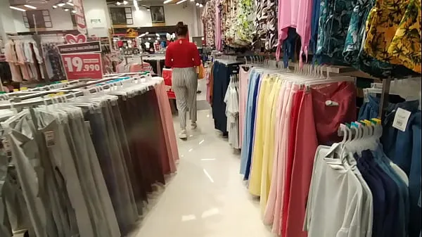 HD I chase an unknown woman in the clothing store and show her my cock in the fitting rooms megaputki