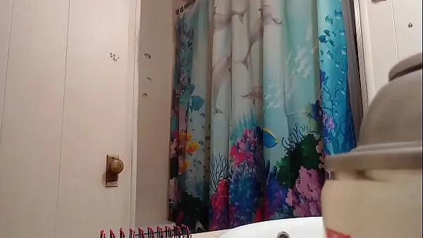 HD Caught mom taking a shower ống lớn