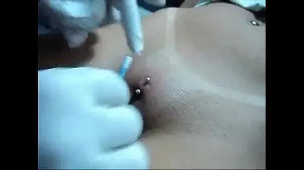 HD PUTTING PIERCING IN THE PUSSY megatubo