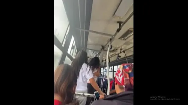 HD HOT GIRL SQUIRTING IN LIVE SHOW ON PUBLIC BUS mega Tube