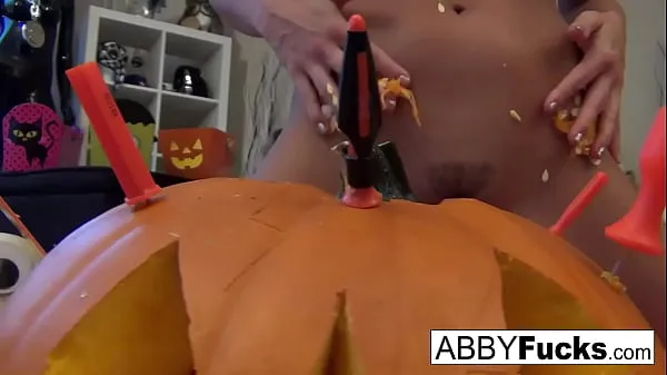 HD Abigail carves a pumpkin then plays with herselfmegametr