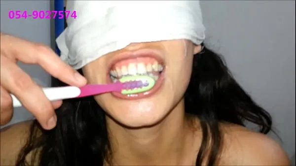 HD Sharon From Tel-Aviv Brushes Her Teeth With Cummegametr