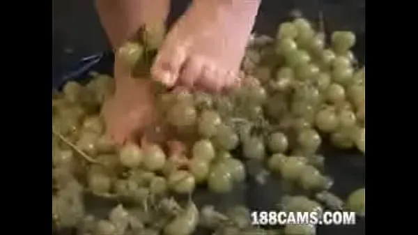 HD FF24 BBW crushes grapes part 2megametr